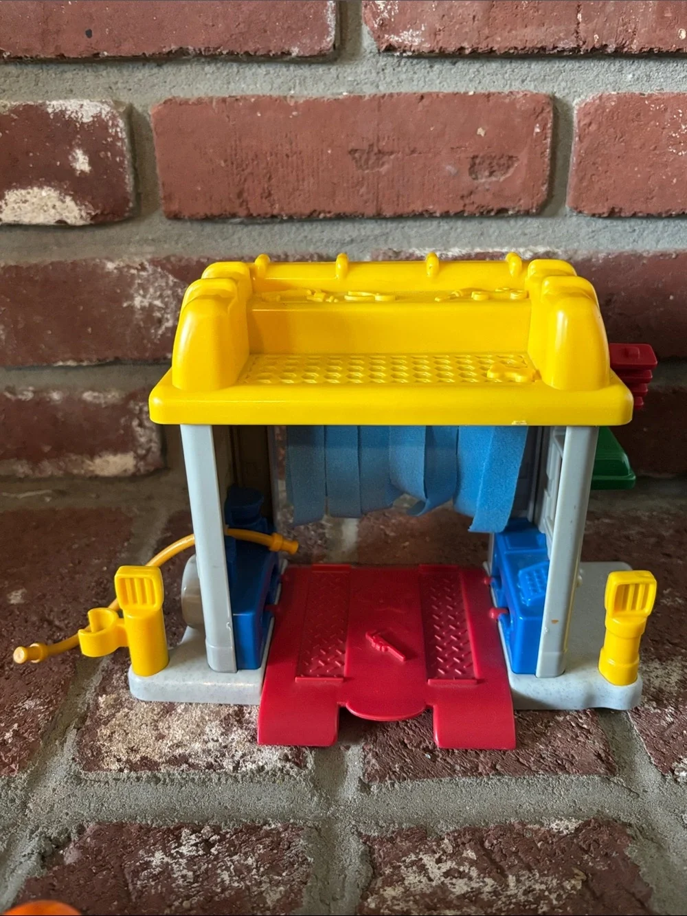 VTG Fisher-Price Gas N Go Car Wash 5pc Set w/ 2 Little People Figures